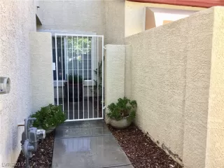 Photo #4: 2062390 Listing