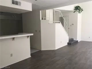 Photo #2: 2062518 Listing 