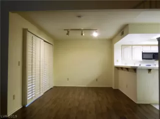 Photo #6: 2062518 Listing 