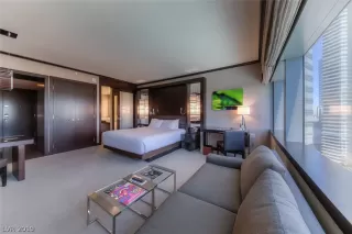 Photo #4: 2062530 Listing