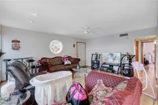 Photo #4: 2062633 Listing