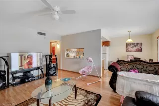 Photo #5: 2062633 Listing