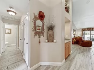 Photo #5: 2062840 Listing