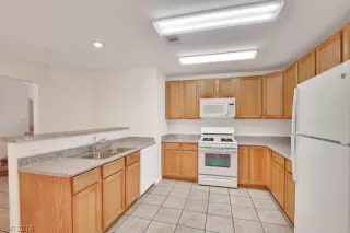 Photo #6: 2062930 Listing