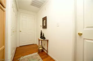 Photo #5: 2062963 Listing