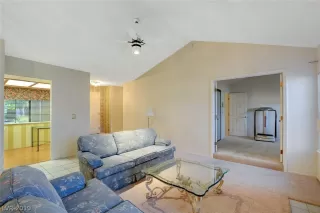 Photo #4: 2062971 Listing