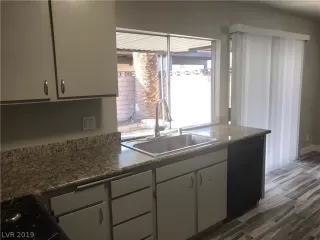 Photo #5: 2063098 Listing