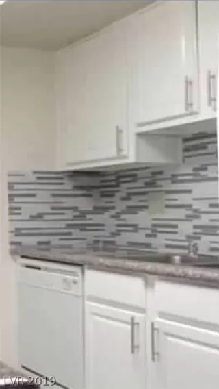 Photo #4: 2063201 Listing