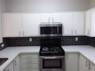 Photo #4: 2063373 Listing