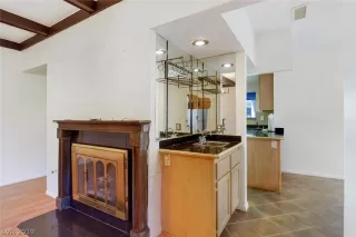 Photo #5: 2063687 Listing