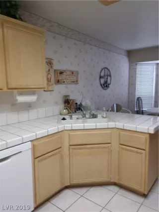 Photo #3: 2063903 Listing 