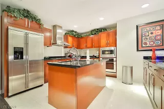 Photo #4: 2064008 Listing 