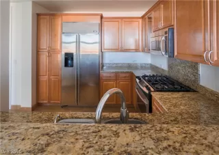 Photo #2: 2064827 Listing