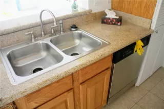 Photo #5: 2064860 Listing