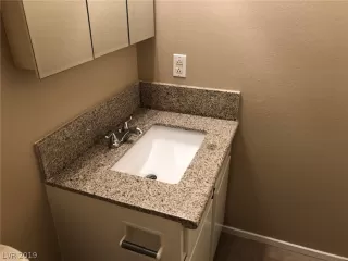 Photo #5: 2064984 Listing