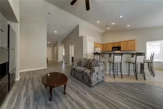 Photo #5: 2064998 Listing 