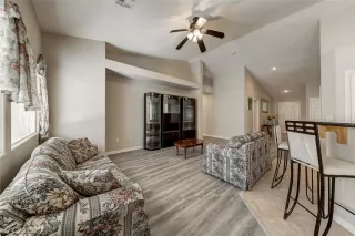 Photo #6: 2064998 Listing 