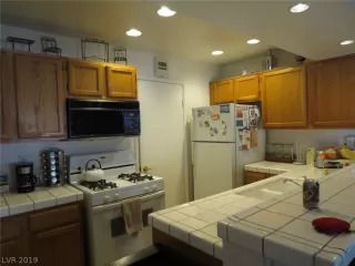 Photo #5: 2065040 Listing