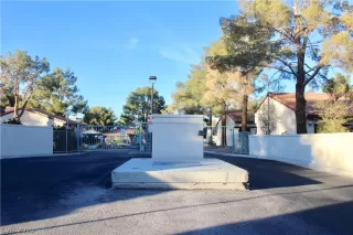 Photo #5: 2065380 Listing