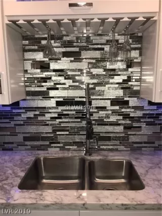 Photo #4: 2065508 Listing