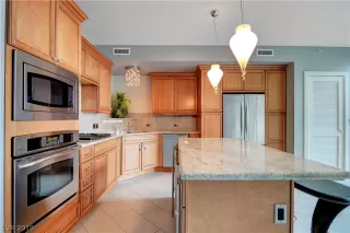 Photo #5: 2065858 Listing 