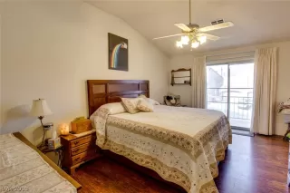 Photo #4: 2065903 Listing