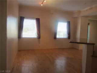 Photo #4: 2065998 Listing