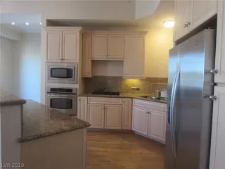 Photo #5: 2065998 Listing