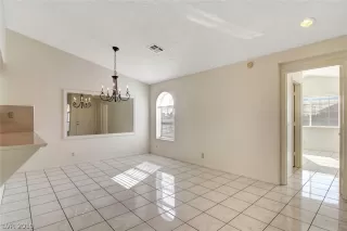 Photo #6: 2066061 Listing