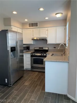 Photo #4: 2066069 Listing 