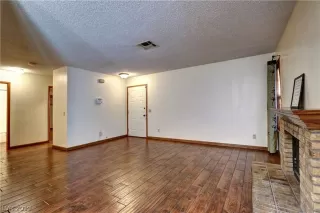 Photo #4: 2066072 Listing