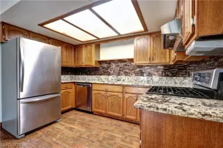 Photo #6: 2066072 Listing