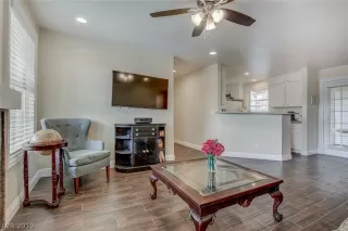 Photo #4: 2066100 Listing