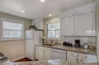 Photo #5: 2066100 Listing