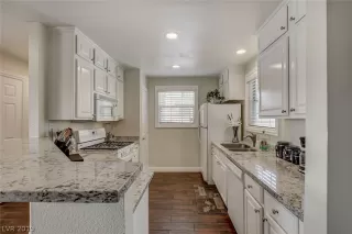 Photo #6: 2066100 Listing