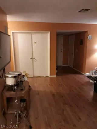 Photo #6: 2066295 Listing