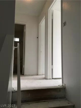 Photo #5: 2066338 Listing