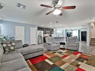 Photo #5: 2066561 Listing