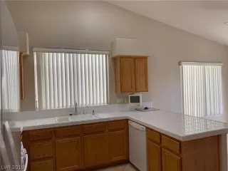 Photo #4: 2066606 Listing