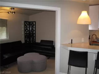 Photo #5: 2066810 Listing