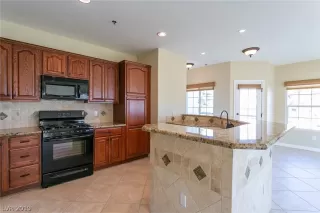 Photo #6: 2066837 Listing