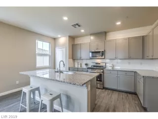 Photo #3: 2066907 Listing