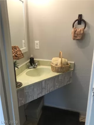 Photo #3: 2066920 Listing 