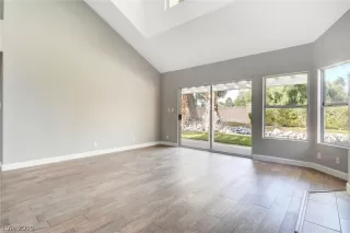 Photo #5: 2066934 Listing