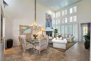 Photo #2: 2066941 Listing