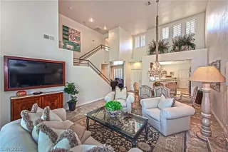 Photo #3: 2066941 Listing