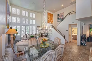 Photo #4: 2066941 Listing