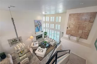 Photo #5: 2066941 Listing