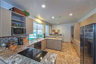 Photo #6: 2066941 Listing