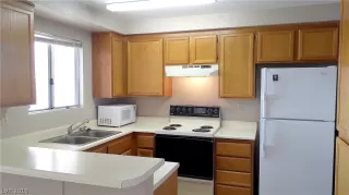 Photo #5: 2066980 Listing